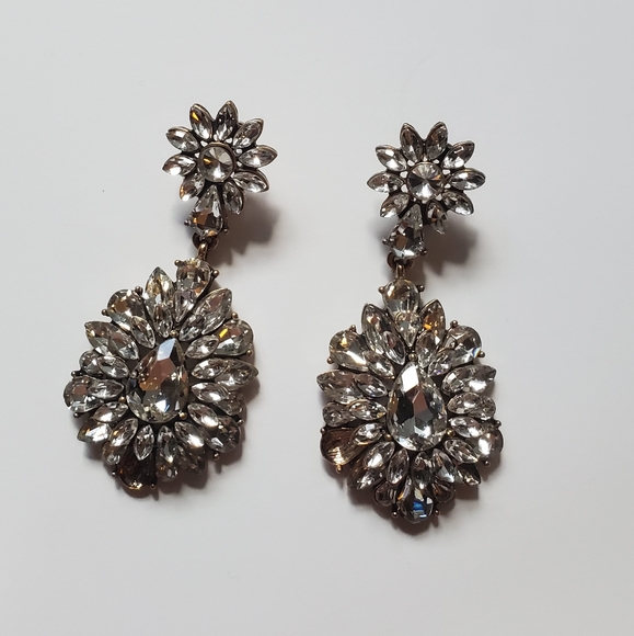 Bundle of costume diamond earings - Picture 4 of 11